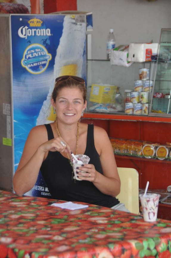 Comendo um delicioso 'Fresa con Crema', em Irapuato, no México